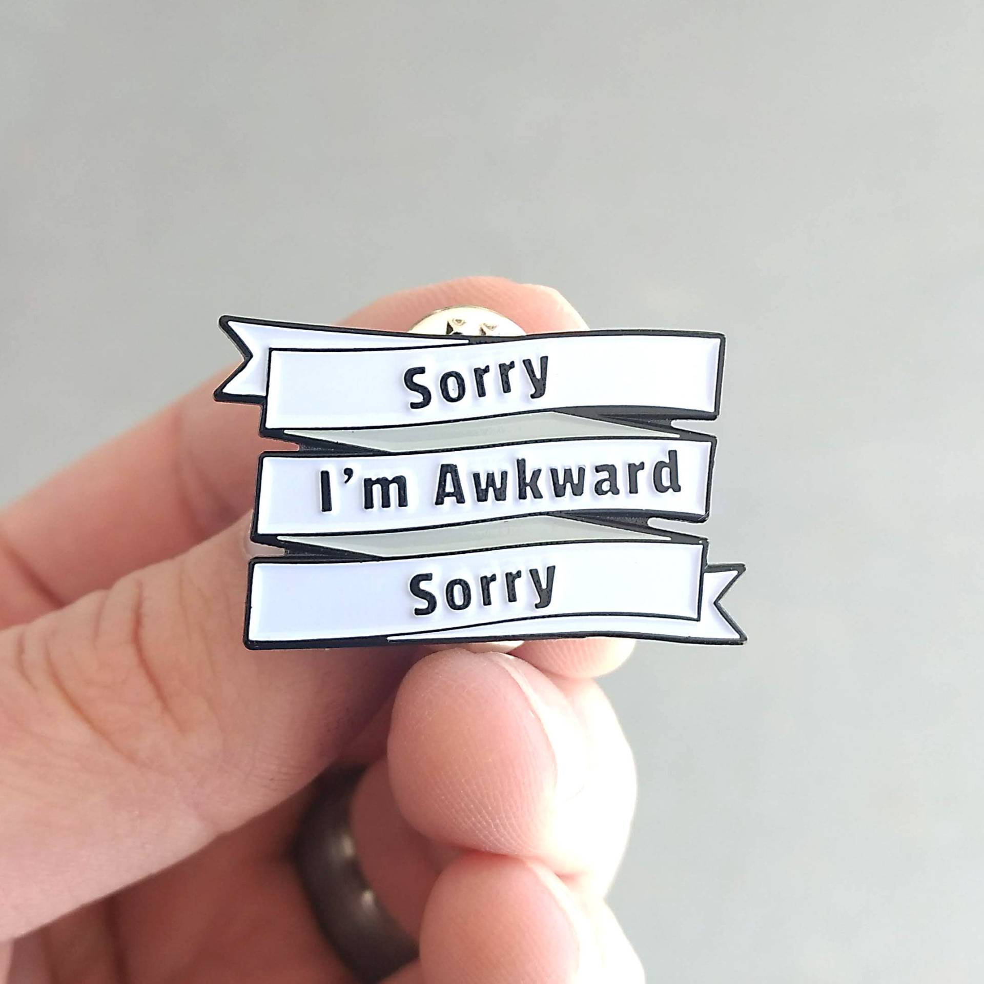Introvertierter Emaille Pin - Tut Mir Leid, Ich Bin Leider Umständlich von PinAlchemy