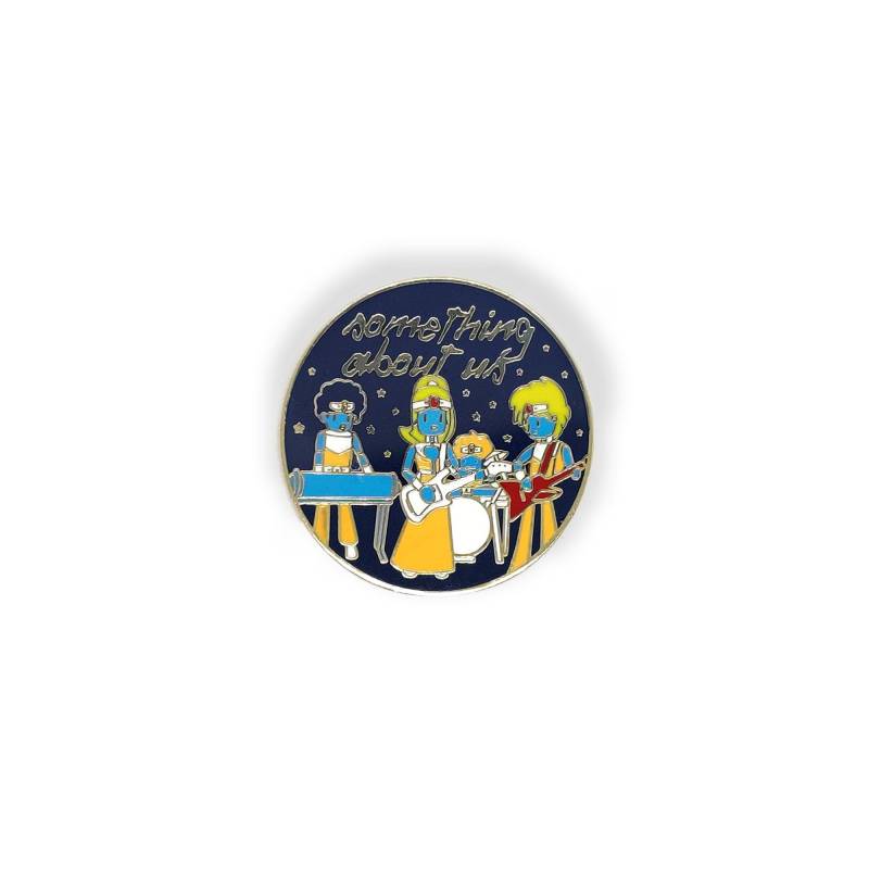 Irgendetwas Über Uns - Daft Punk Hard Emaille Pin von PinLemonade