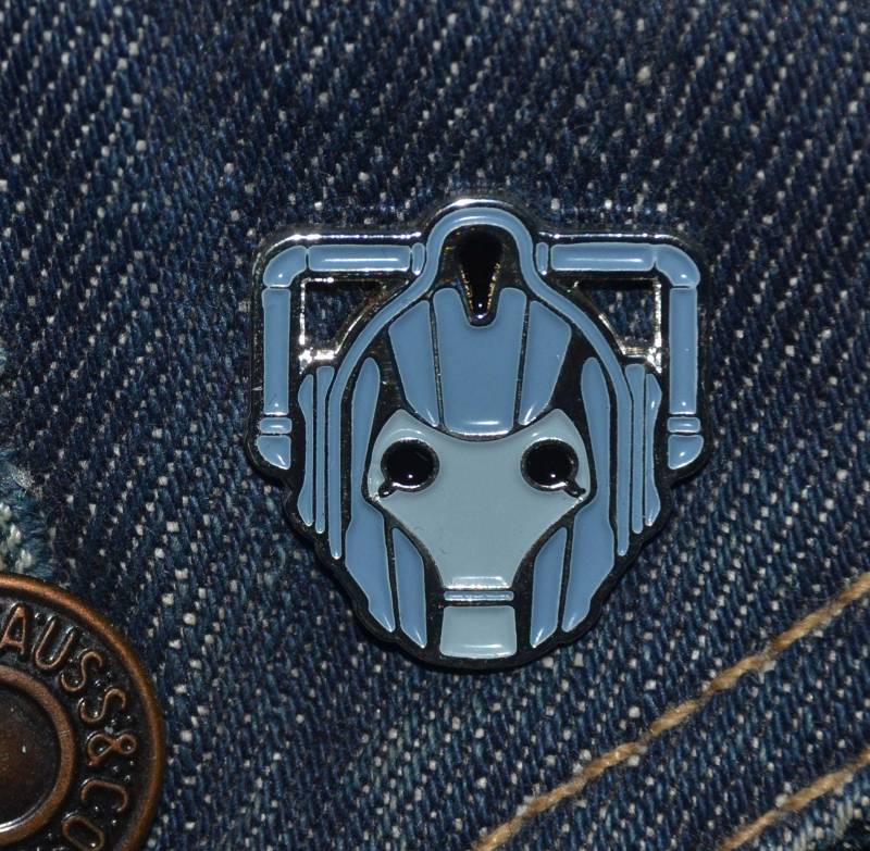 Cyberman Pin New Design | Max.dim 22mm Dr Who , Tardis, Police Box, Time Machine, Dalek - Enamel Metal Lapel Badge von PinManiaAT