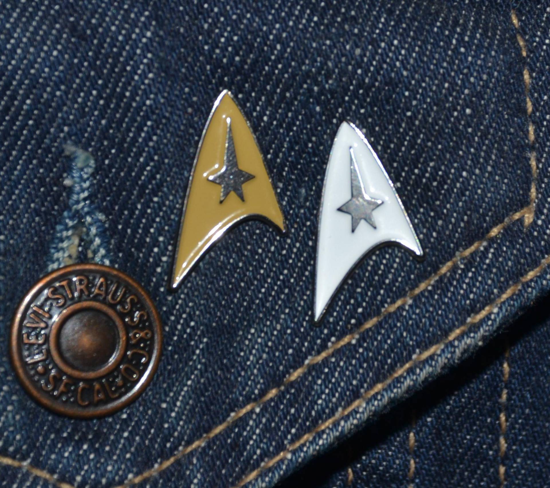 Star Trek Style Pin New Design "Gold" Or White | Max.dim 22mm Enamel Metal Lapel Badge Picard Kirk, Starfleet Enterprise Lower Decks Star Trek Style Pin New Design "Gold" Or White | Max.dim 22mm Enamel Metal Lapel Badge Picard Kirk, Starfleet Enterprise Lower Decks von PinManiaAT