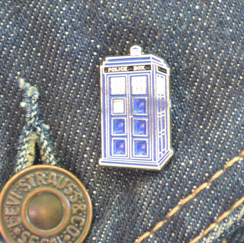 Tardis Pin New Design | Max.dim 22mm Dr Who Police Box, Time Machine, Dalek, Cyberman - Enamel Metal Lapel Badge Ts von PinManiaAT