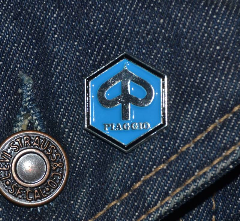 Vespa Classic Horncast Piaggio 6 Square Logo Pin | Max.dim 22mm -Vintage Deadstock Enamel Metal Lapel Badge Mc von PinManiaAT