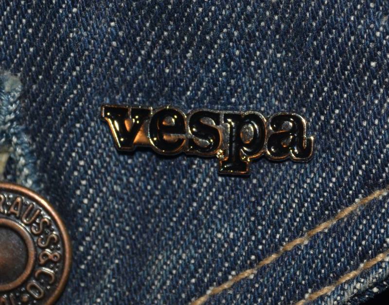 Vespa Shape Logo Pin Px Style New Design | Max.dim 25mm - Vintage Deadstock Enamel Metal Lapel Badge von PinManiaAT