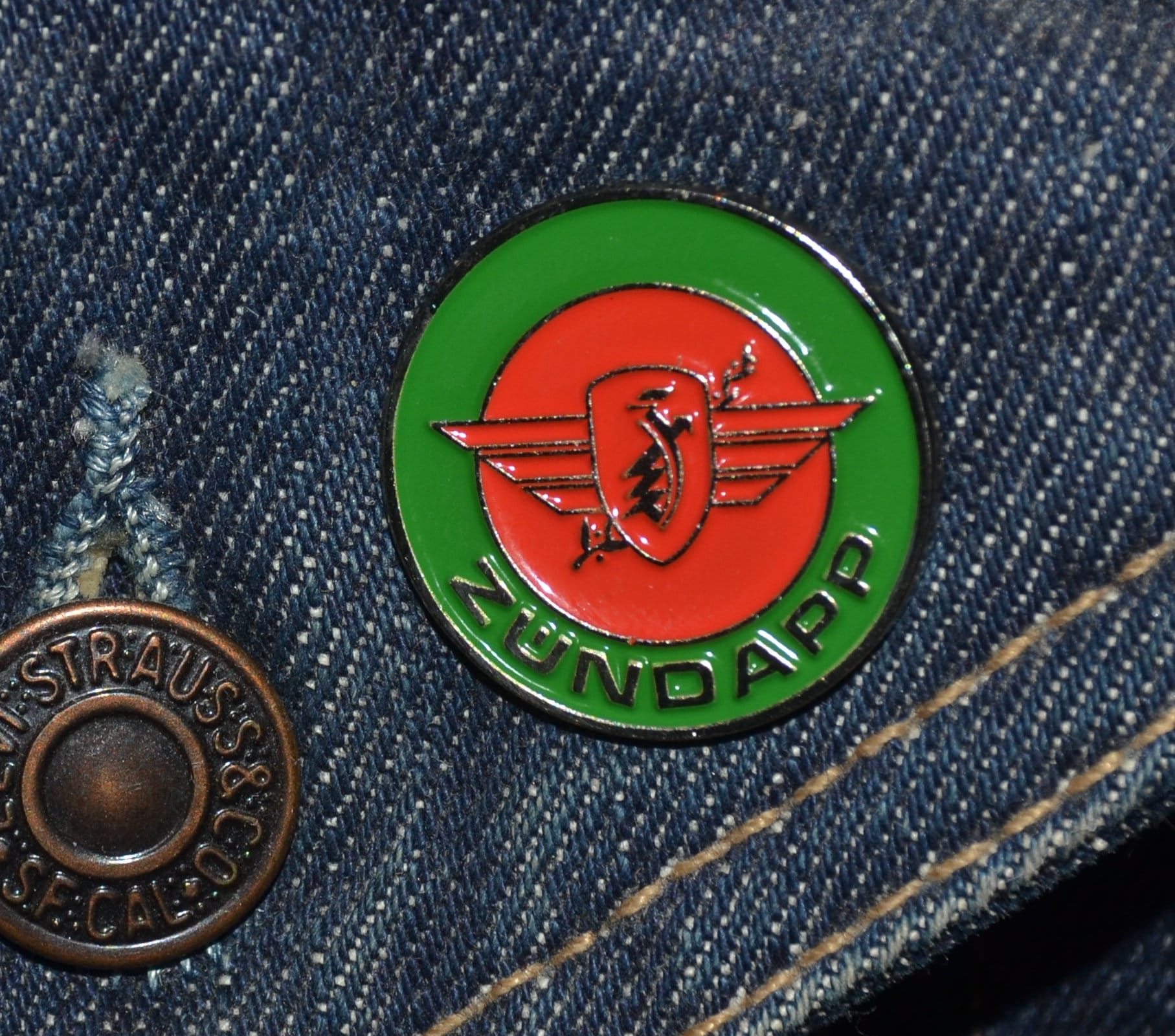 Zündapp Logo Pin Classic Design Vintage | Max.dim 25mm Zuendapp - Enamel Metal Lapel Badge Mc Zündapp Logo Pin Classic Design Vintage | Max.dim 25mm Zuendapp - Enamel Metal Lapel Badge Mc von PinManiaAT
