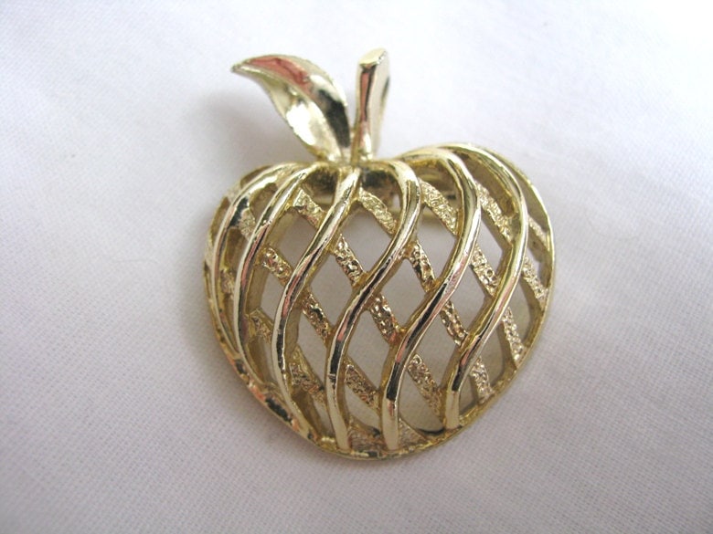 Apfelbrosche Aus Goldfarbenem Metall Von Gerrys von PinMePins