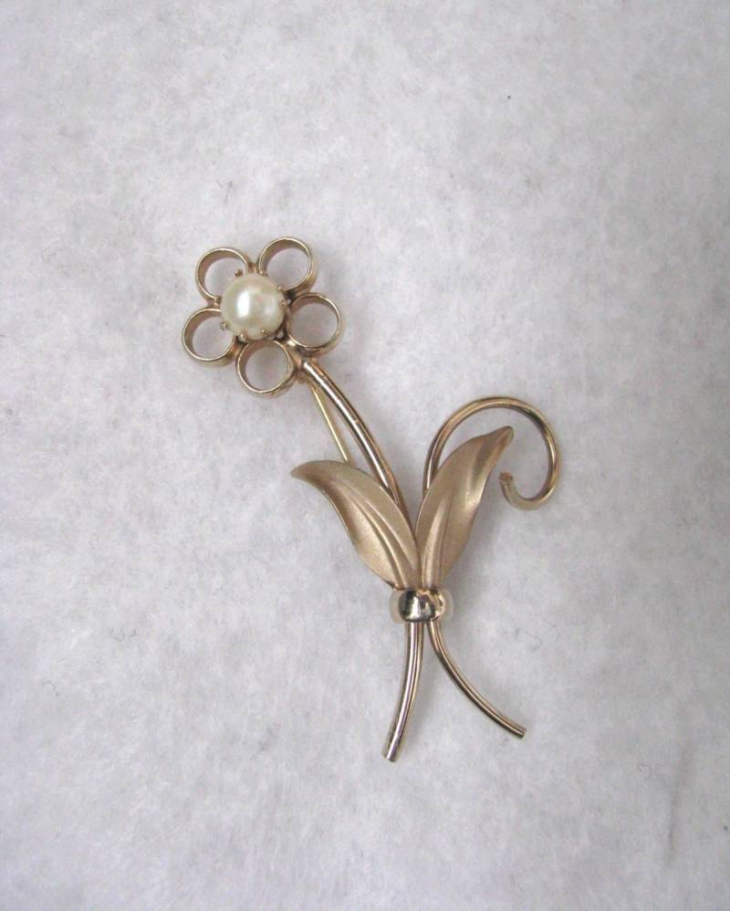 Blumen Brosche Pin Inc 12K Gf Gold Filled & Kunstperle von PinMePins
