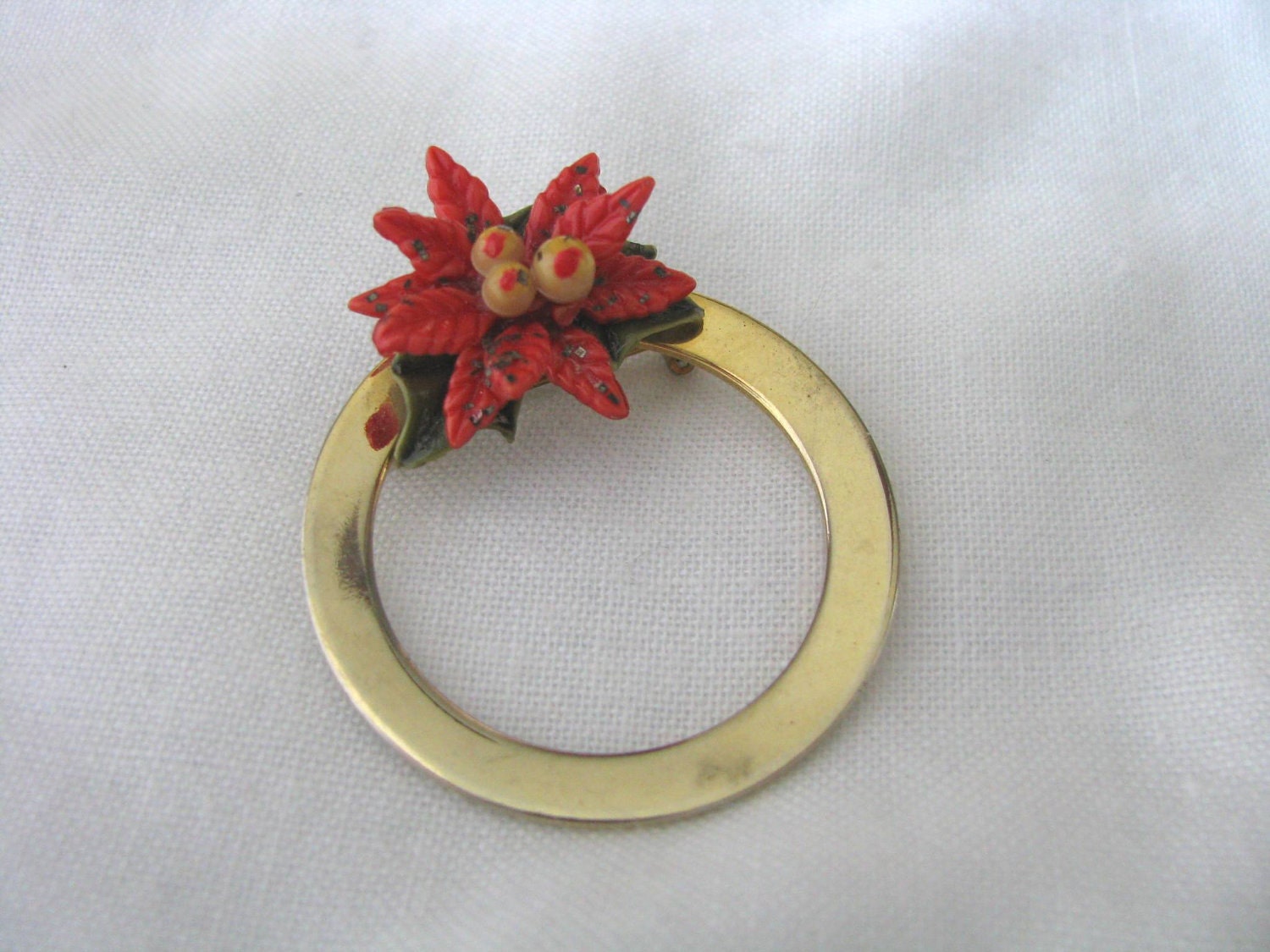 Goldfarbene Vintage Anstecknadel Mit Rotem Emaille Weihnachtsstern von PinMePins