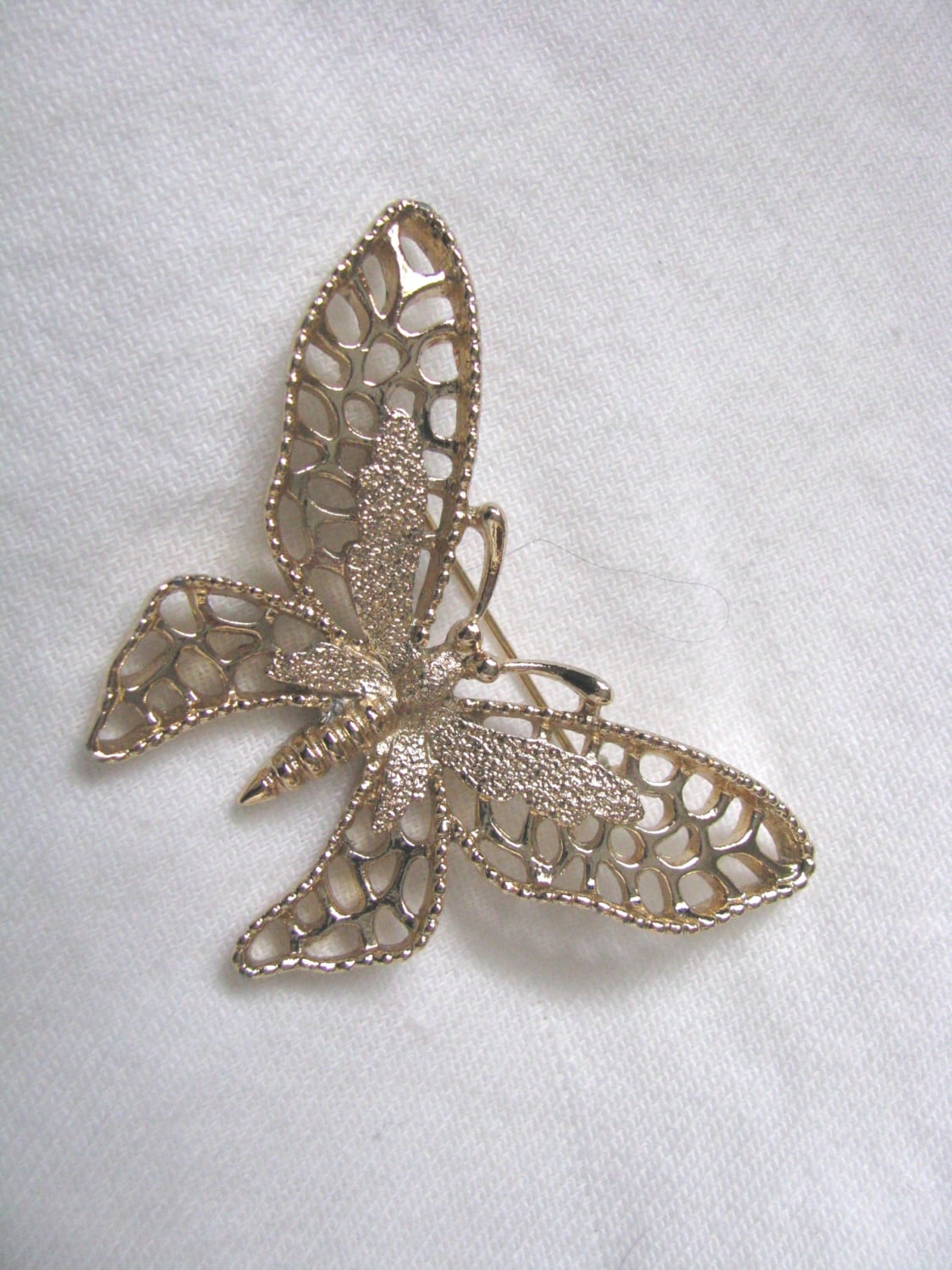 Herrliche Goldfarbene Brosche „Madame Butterfly" Mit Offenem Design Von Sarah Coventry von PinMePins