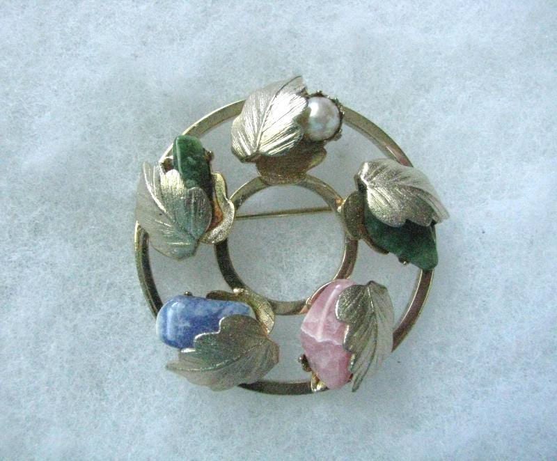 Lady Coventry Geblümten Kreis Gold Ton Anstecknadel Brosche Grün Rosenquarz Steine Von Sarah von PinMePins