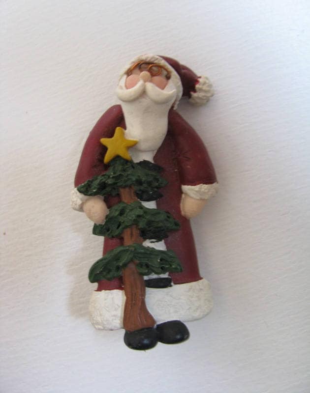 Resin Weihnachtsmann Brosche Anstecknadel Mit Weihnachtsbaum von PinMePins