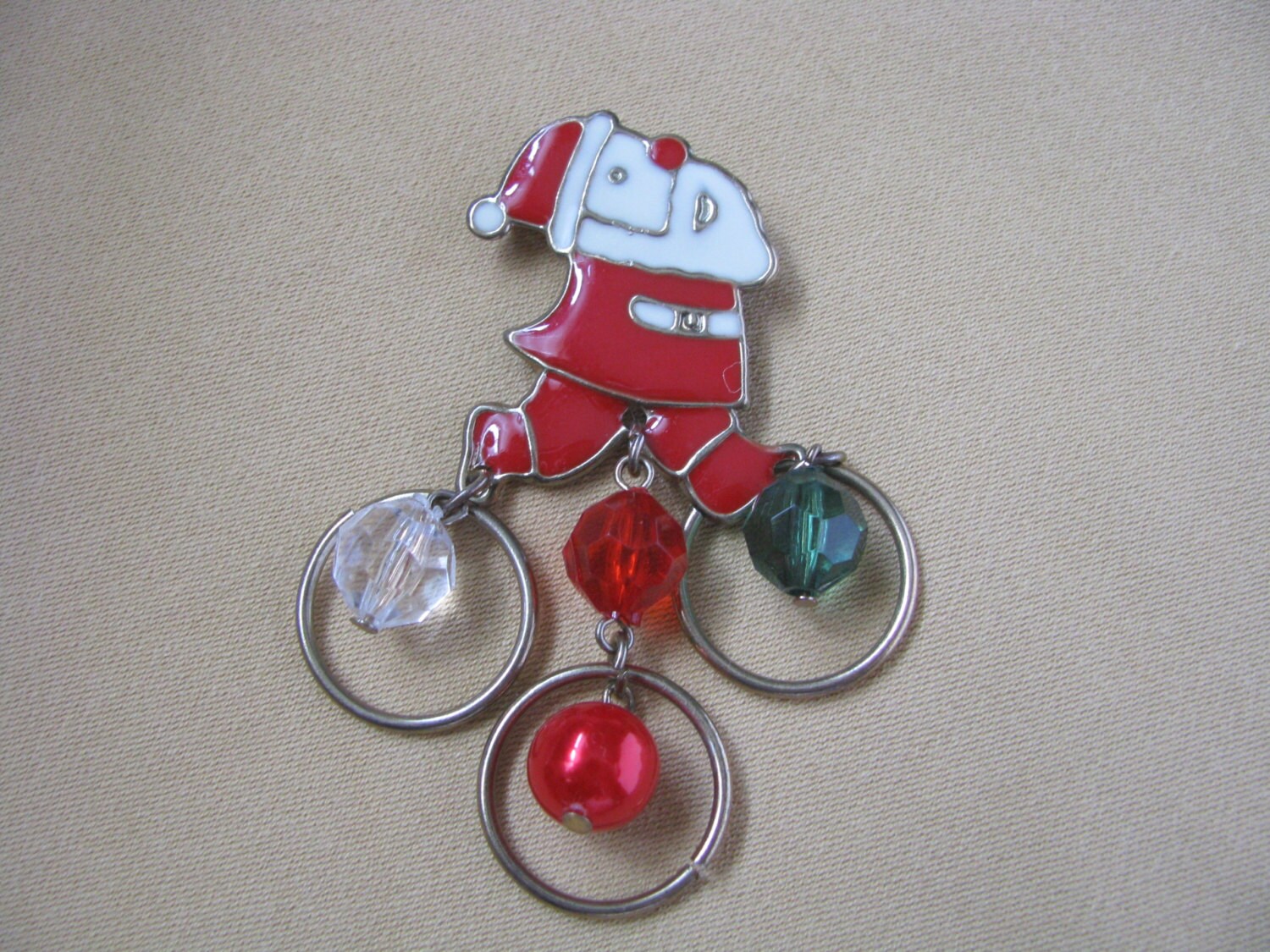 Retro-Metall & Emaille Vintage Santa Brosche Pin Mit Perlen Baumeln Ringe von PinMePins