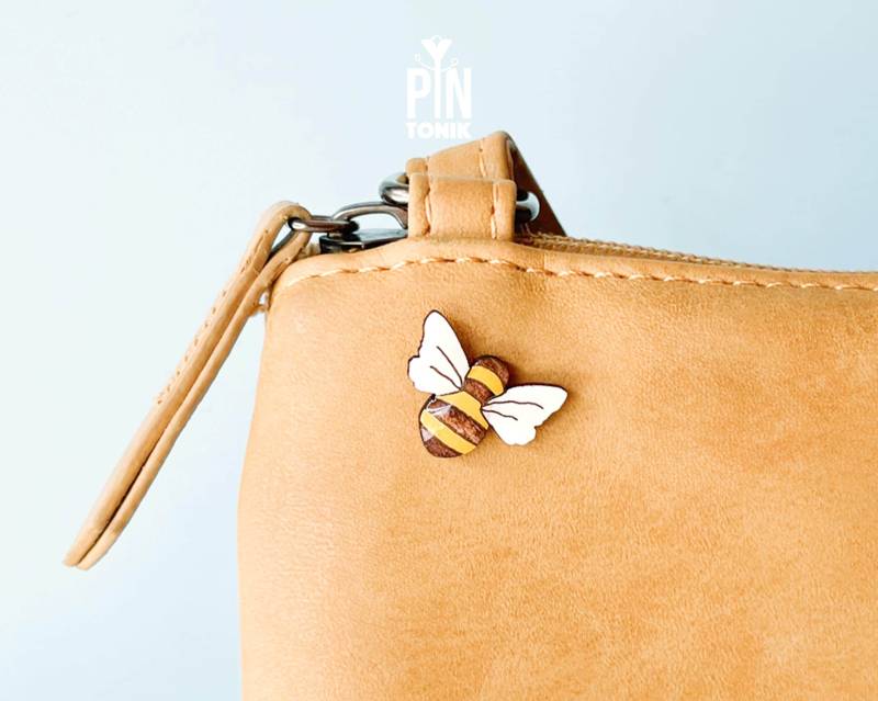 Bumble Bee Pin - Holz Insekt Brosche von PinTonik
