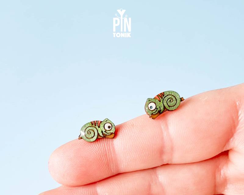 Chamäleon Ohrstecker - Lustiges Tier Liebhaber Weihnachtsgeschenk Reptil Eidechse von PinTonik