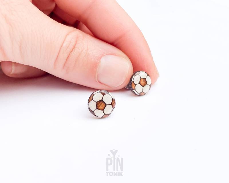 Fußball Mom Ohrringe, Fun Sport Ohrstecker - Geschenke Mädchen, Trainer Oder Schwester von PinTonik