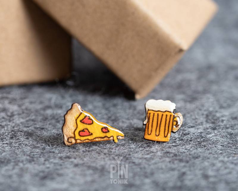 Schrullige Mismatched Pizza Und Bier Ohrstecker - Oktoberfest Funky Ohrringe Lustige Miniatur Essen Geburtstagsgeschenke von PinTonik