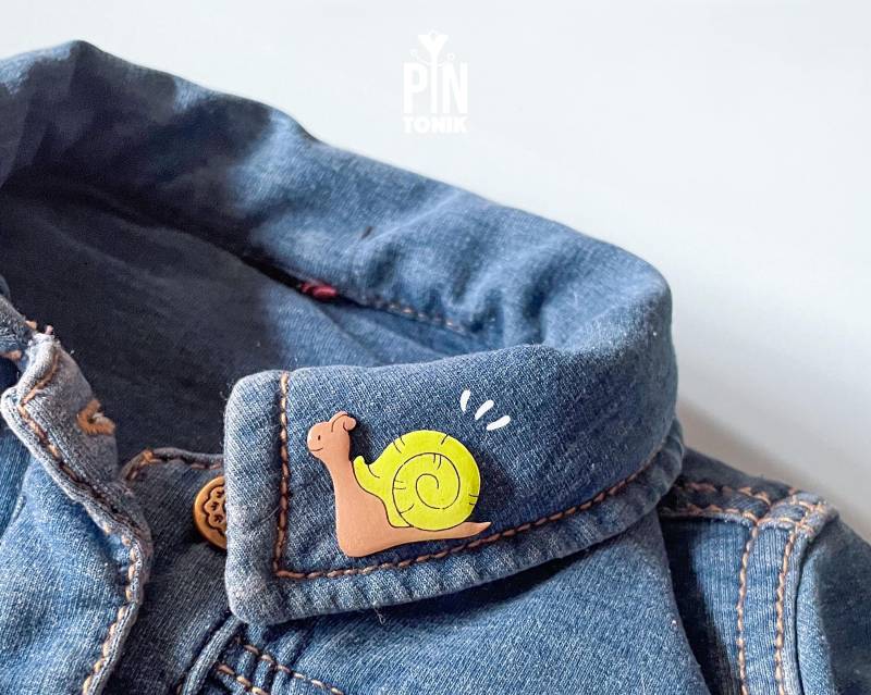 Süße Rucksack Anstecker - Kleine Cottagecore Brosche Pins von PinTonik