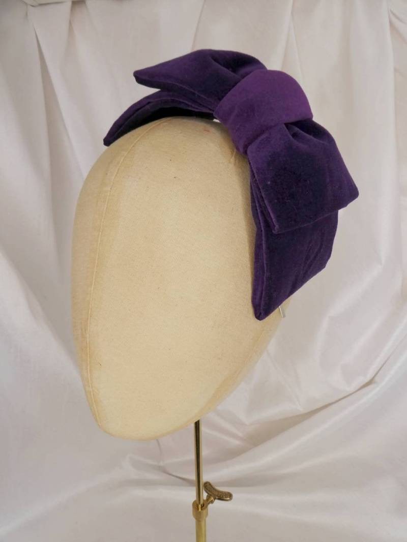 Lila Samtschleifen Haarreif Fascinator Im Stil Der 50Er 60Er Jahre von PinUpCurl