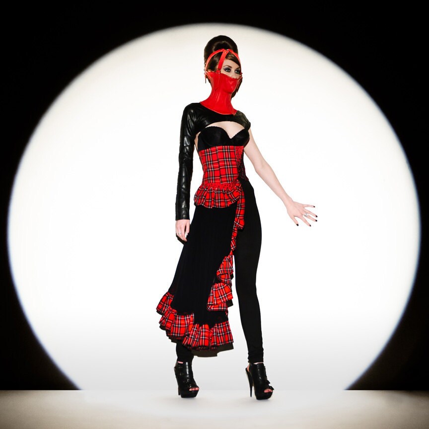 Gothic Steam Punk Rot Schwarz Kariertes Korsett Mit Seitenrock - Größe Small Bis Medium Gothic Steam Punk Rot Schwarz Kariertes Korsett Mit Seitenrock - Größe Small Bis Medium von PinarEris