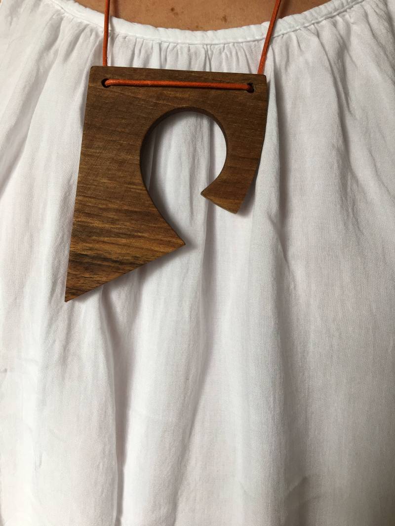 statement Anhänger Holz Unterschiedlich statement Anhänger Holz Unterschiedlich von PiniStudio