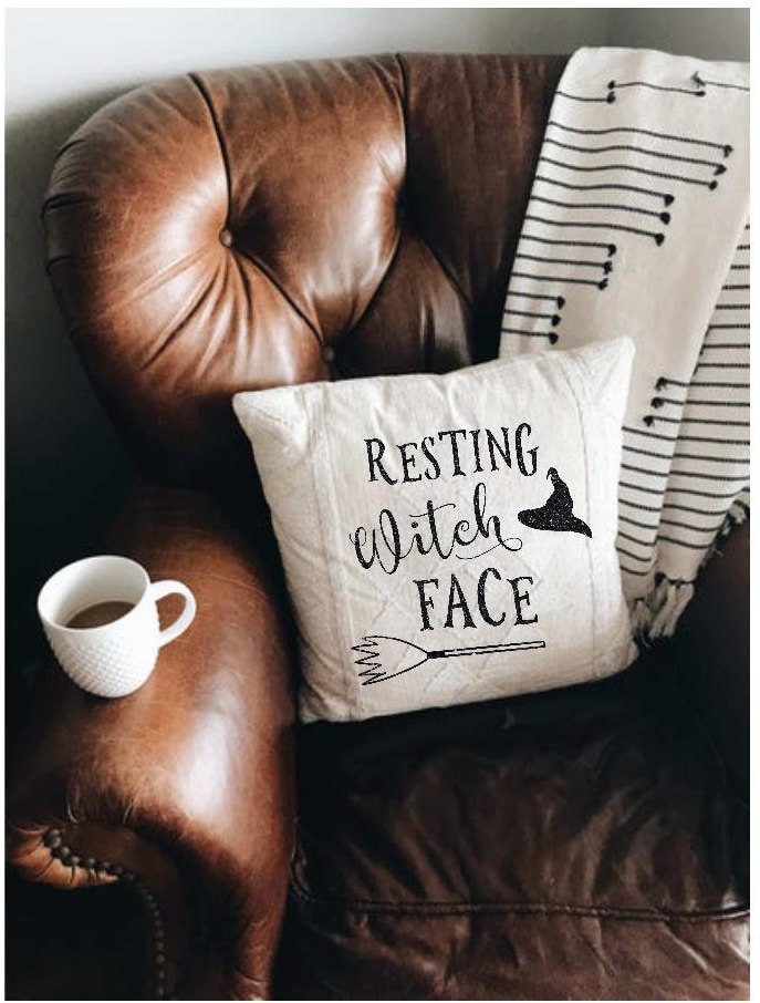 Ruhendes Hexengesicht Halloween Aufbügler Aufkleber von PinkBlushDecals