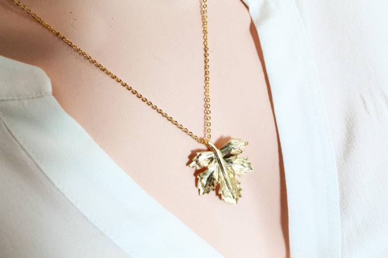 Blatt Halskette, Große Charme, Ein Stück Anhänger, Eichenblatt-Halskette, Brautjungferngeschenk von PinkChemistry