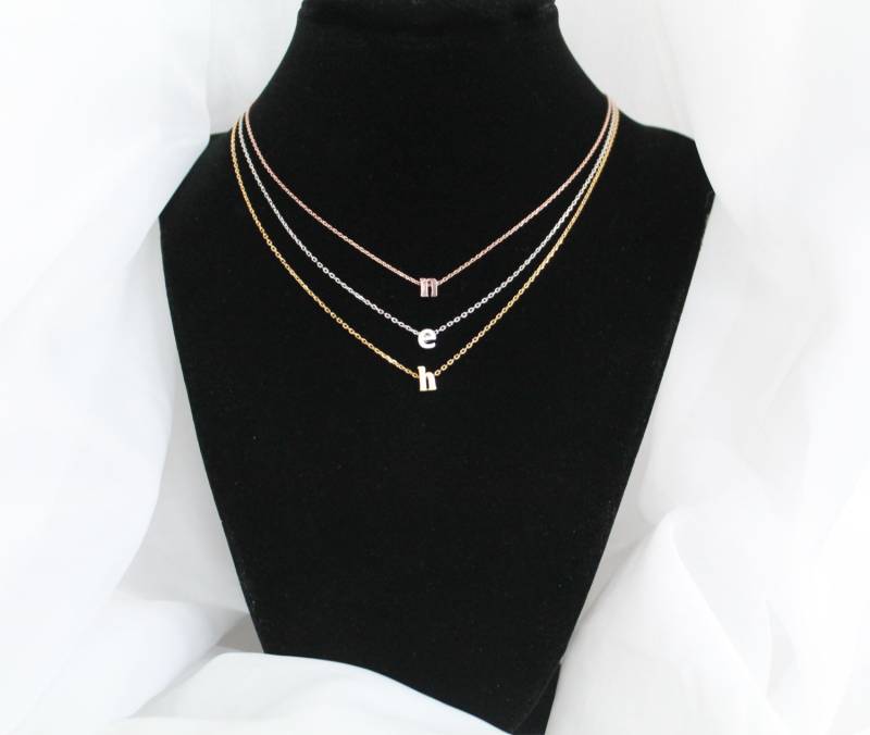 Buchstabenhalskette, Schwimmende Initialen, Zweifarbig, Dreifarbig, Personalisierung, Hochzeitsgeschenk, Hochzeit von PinkChemistry