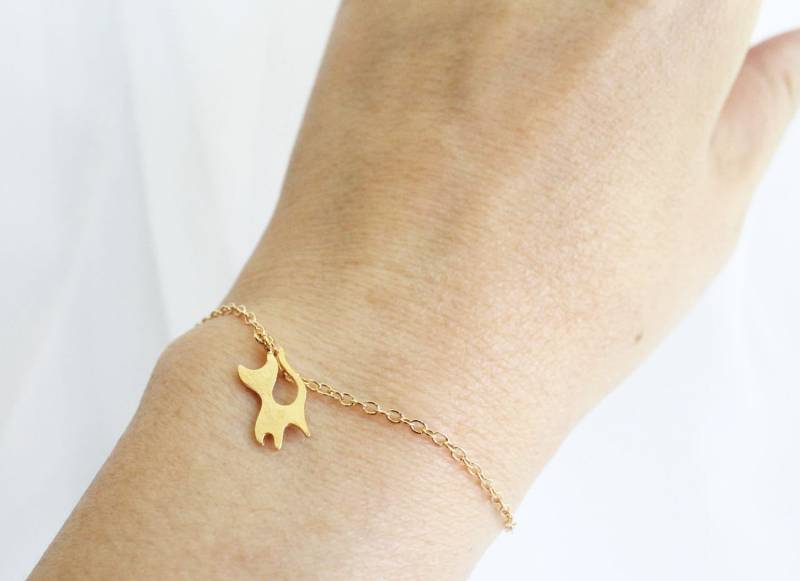 Kleine Katze Armband, Gold Oder Silber Cat Silhouette, Kätzchen, Minimalist von PinkChemistry