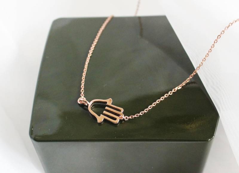 Rose Gold Hamsa Hand Halskette, Seitlich Schlicht Und Minimalistisch von PinkChemistry