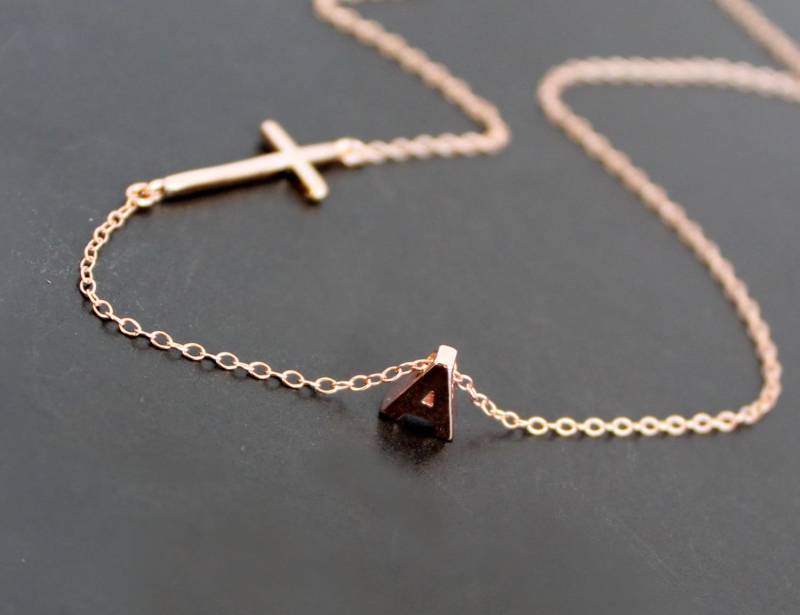 Seitlich Kreuz Mit Ersten Halskette, Off Center Cross Zierliche Seitwärts Kreuz, Brautjungfer Geschenk von PinkChemistry