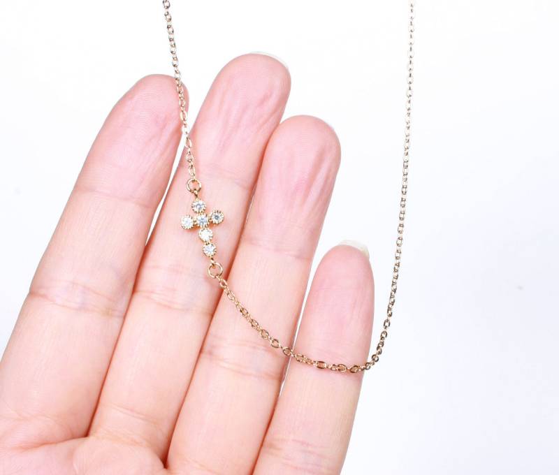 Zirkonia Seitlich Kreuz Halskette, Cz Kreuz, Hochzeit, Brautjungfer Geschenk Zirkonia Seitlich Kreuz Halskette, Cz Kreuz, Hochzeit, Brautjungfer Geschenk von PinkChemistry