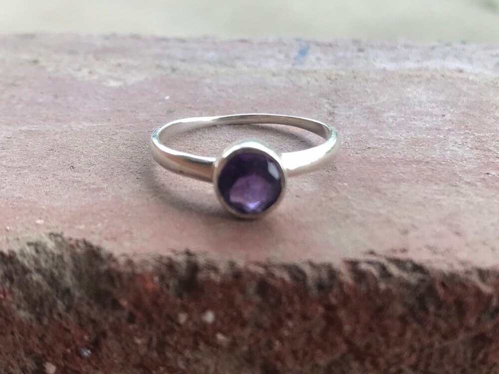Amethyst Edelstein Sterlingsilber Ring Lila Stein Rund Stapeln Birthstone Schönheit Verkauf Handgemachter Schmuck Muttertagsgeschenk von PinkCityJewelers