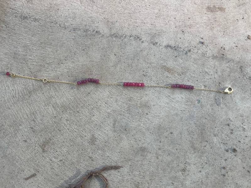 Granat Armband, Perlenarmband, Winziges Gold Januar Geburtsstein, Zierliches Kettenarmband, Brautjungfer von PinkCityJewelers