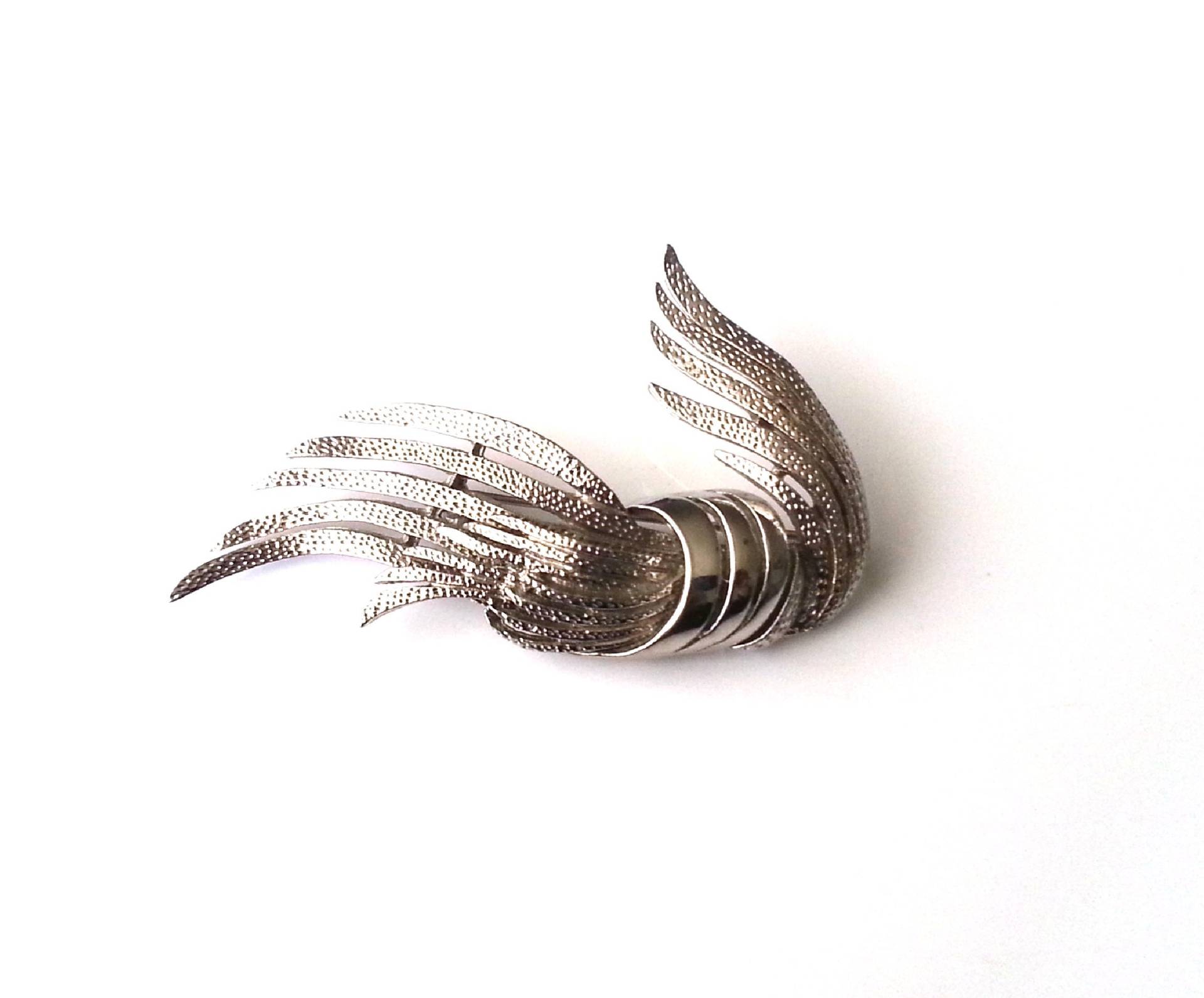 Vintage Brosche Aus Metall in Silber - Geschenk Für Sie von PinkEclipseDesigns