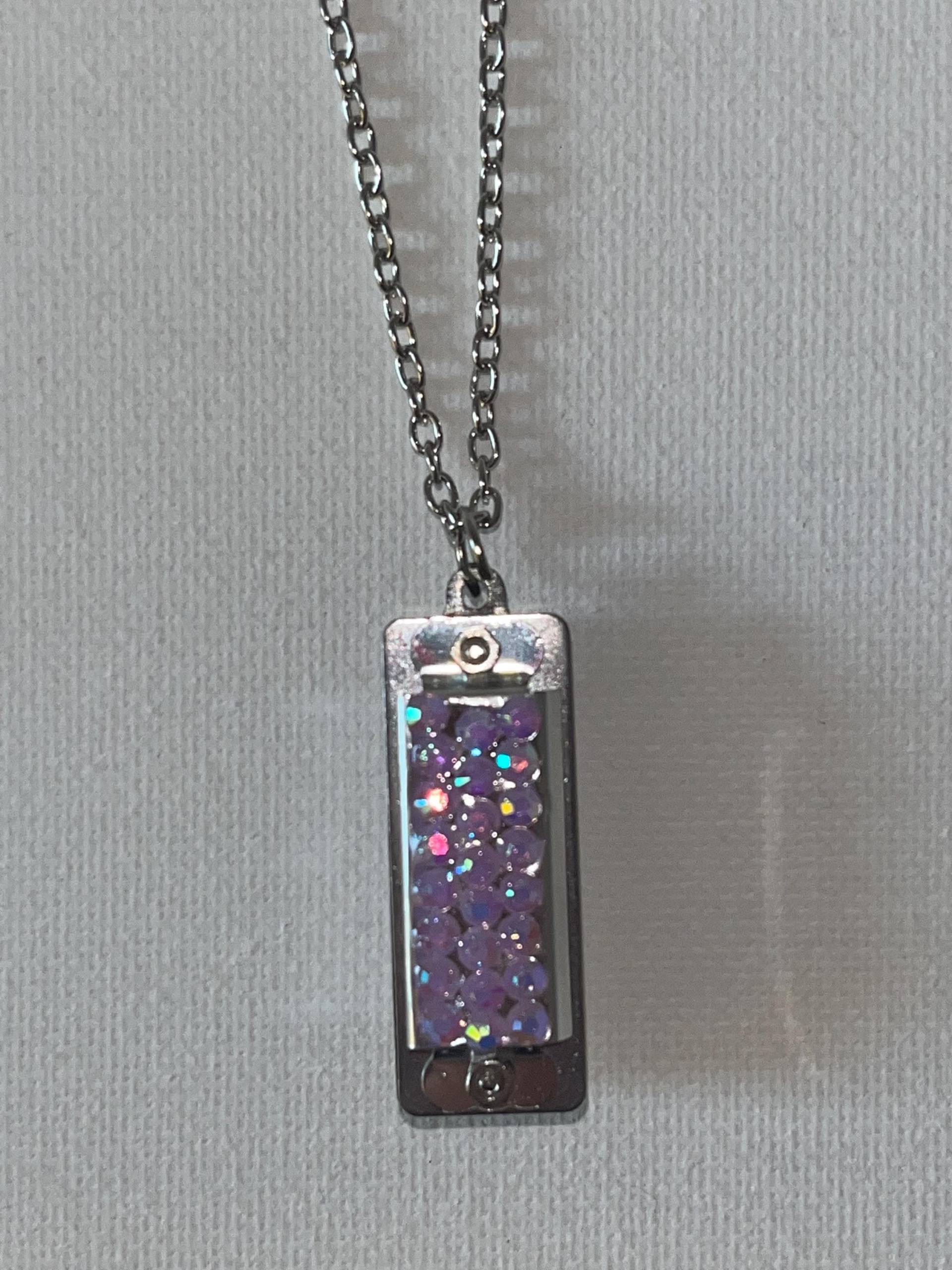 Mini Mundharmonika Halskette Flieder Strasssteine Selbstgemacht Süsse Idee Mini Mundharmonika Halskette Flieder Strasssteine Selbstgemacht Süsse Idee von PinkFutureStore