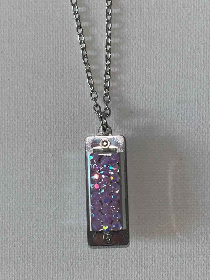 Mini Mundharmonika Halskette Flieder Strasssteine Selbstgemacht Süsse Idee Mini Mundharmonika Halskette Flieder Strasssteine Selbstgemacht Süsse Idee von PinkFutureStore
