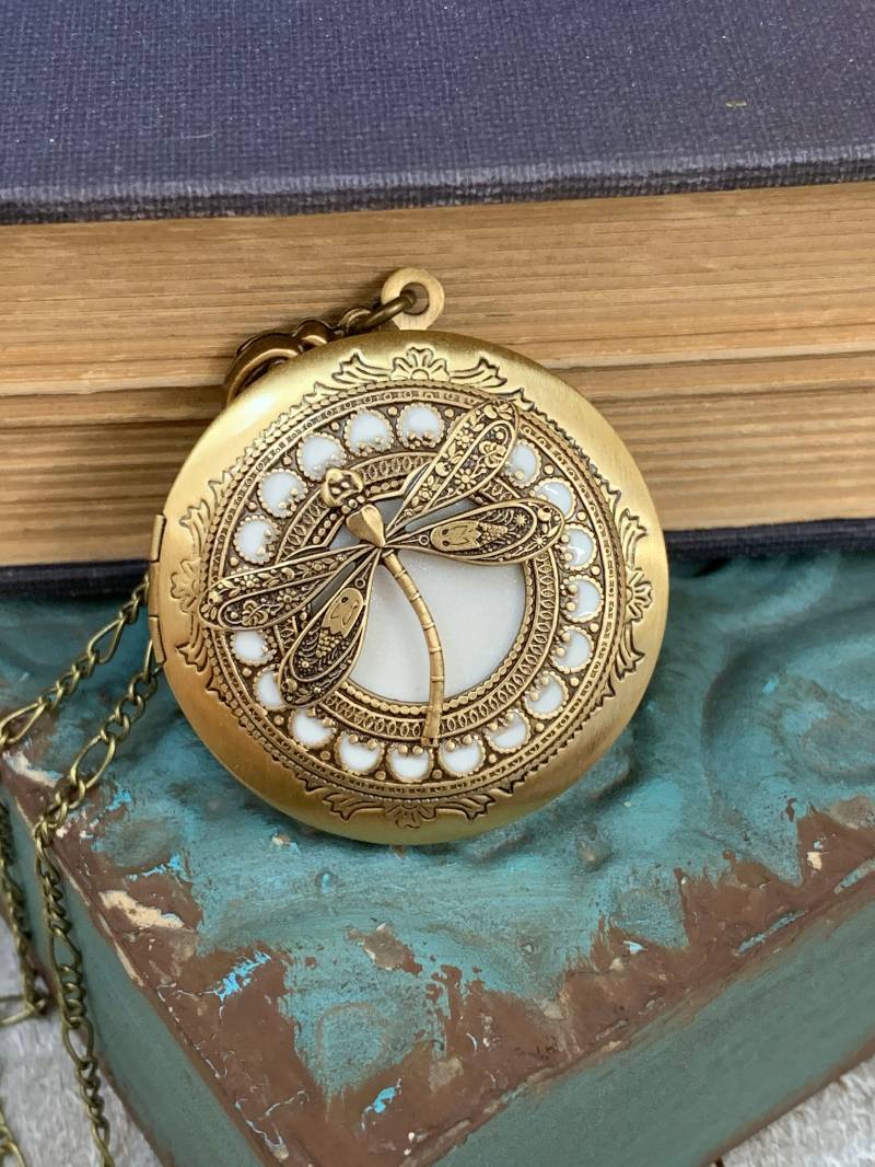 Antique Style Dragonfly Locket Halskette Personalisierte Foto Andenken Hochzeit Insekt Besonders Angefertigt von PinkLaLou