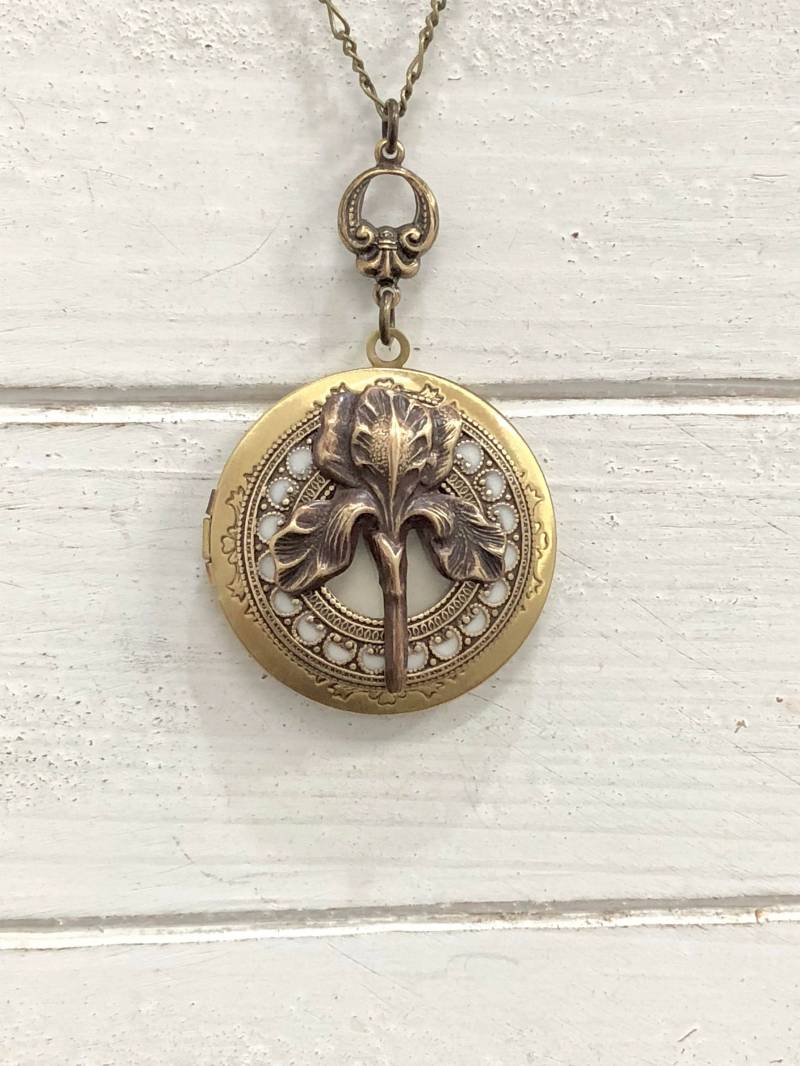 Blühende Iris Foto Locket Antique Style Andenken Hochzeit Muttertag Weihnachten Goldenes Messing von PinkLaLou