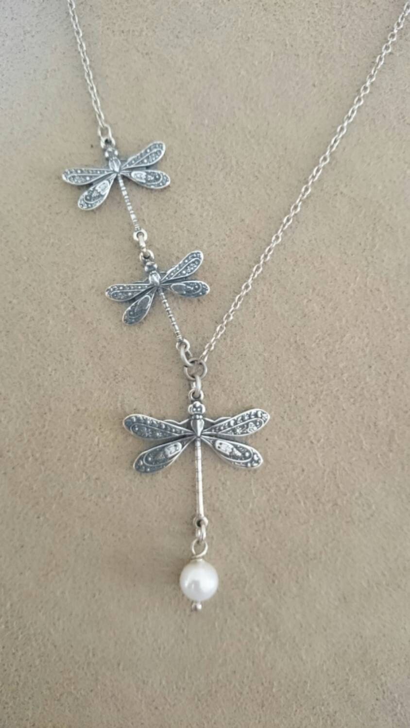 Libelle Halskette. Antikes Silber-Ton. Perle. Viktorianisch. Anhänger. Hochzeit. Geburtstagsgeschenk von PinkLaLou