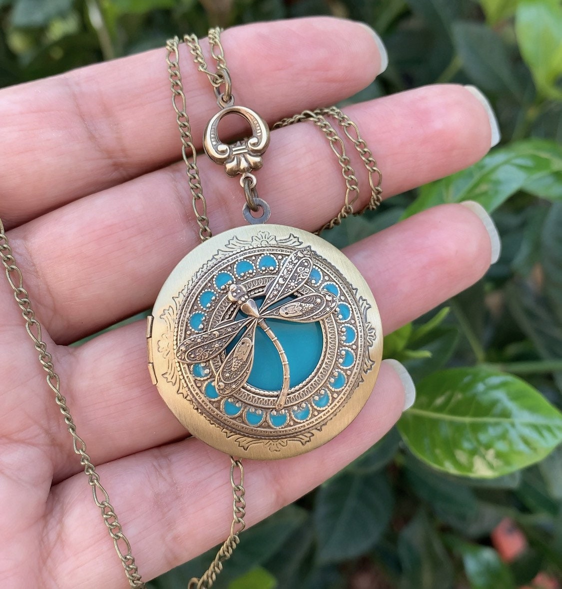 Türkis Libelle Medaillon Halskette, Antike Stil/Jahrestag/Brautjungfer von PinkLaLou