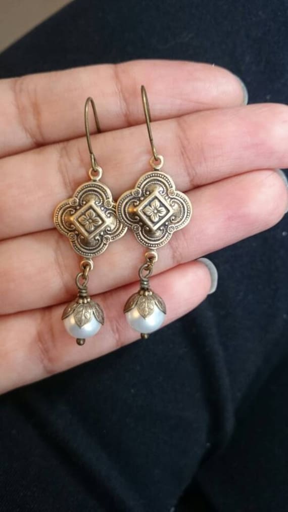 Vintage Stil Baumeln Ohrringe - Antikes Messing Angebracht Mit Kristallperle von PinkLaLou