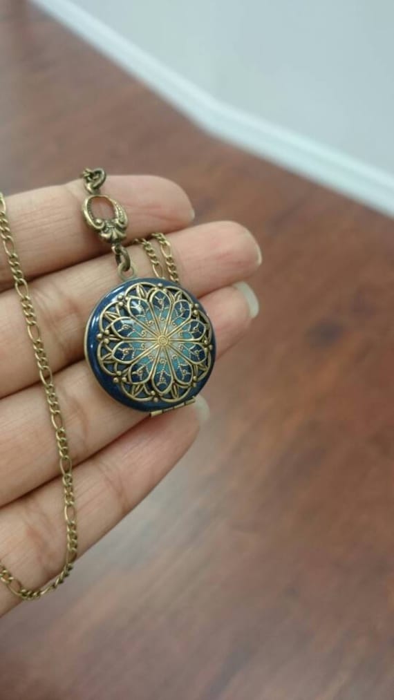Vintage-stil Messing Locket Halskette Foto-Andenken-Anhänger von PinkLaLou