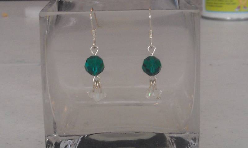 Smaragd Grün Swarovski Kristall Ohrringe Mit Facettierten Perlen Und Cluster Baumelt, Grün Ohrringe, Handgemachte Swarovski-Perlen-Ohrringe Smaragd Grün Swarovski Kristall Ohrringe Mit Facettierten Perlen Und Cluster Baumelt, Grün Ohrringe, Handgemachte Swarovski-Perlen-Ohrringe von PinkMoonBay