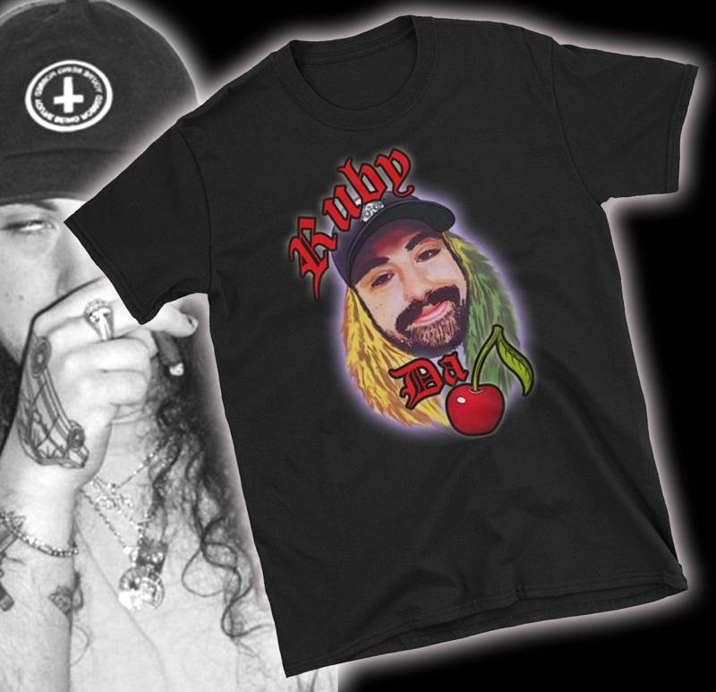 Ripe For The Season Ruby Da Cherry Kurzärmeliges Unisex T-Shirt von PinkPandemonium