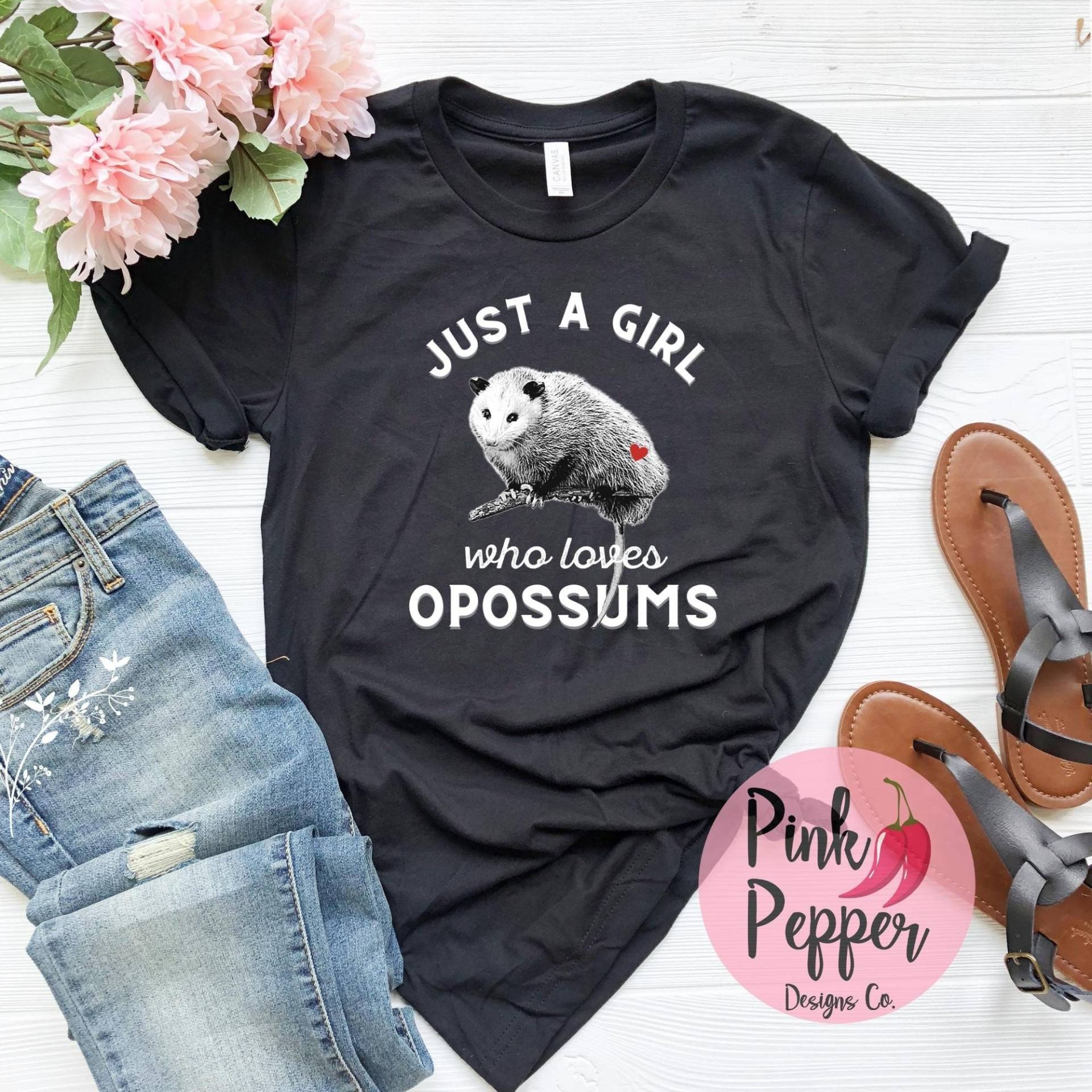 Opossum Shirt, Nur Ein Mädchen Liebt Opossums, Besessen Geschenk, Mom Tshirt, Opossums Kinder & Erwachsene Unisex-Größen Bis 4xl von PinkPepperDesignsCo