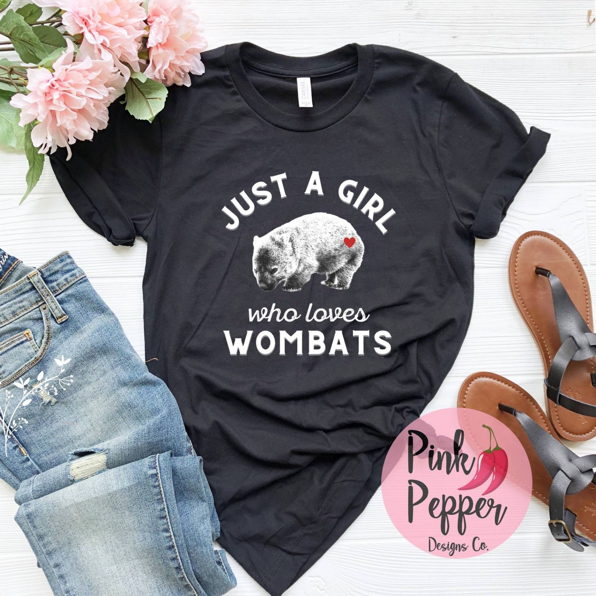 Wombat Shirt, Just A Girl Loves Wombats Tshirt, Lover Geschenk Beuteltier Tierliebhaber Geschenk, Kind & Erwachsene Plus Zu 4xl von PinkPepperDesignsCo