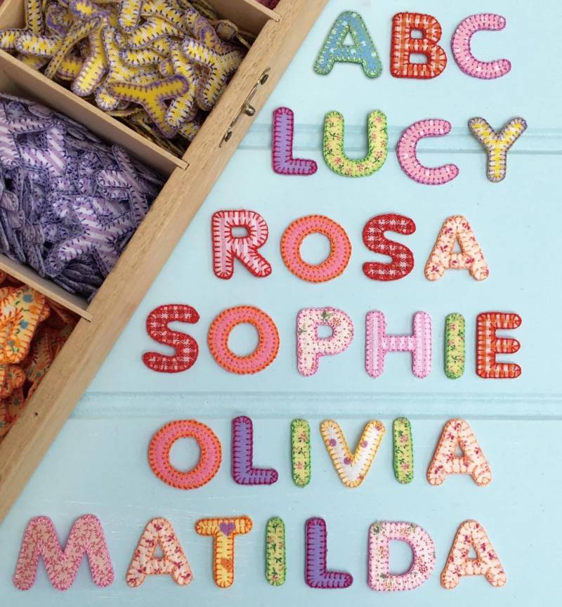 Gesticktes Eisen Auf Patchwork Alphabet-Buchstaben von PinkPineappleEngland