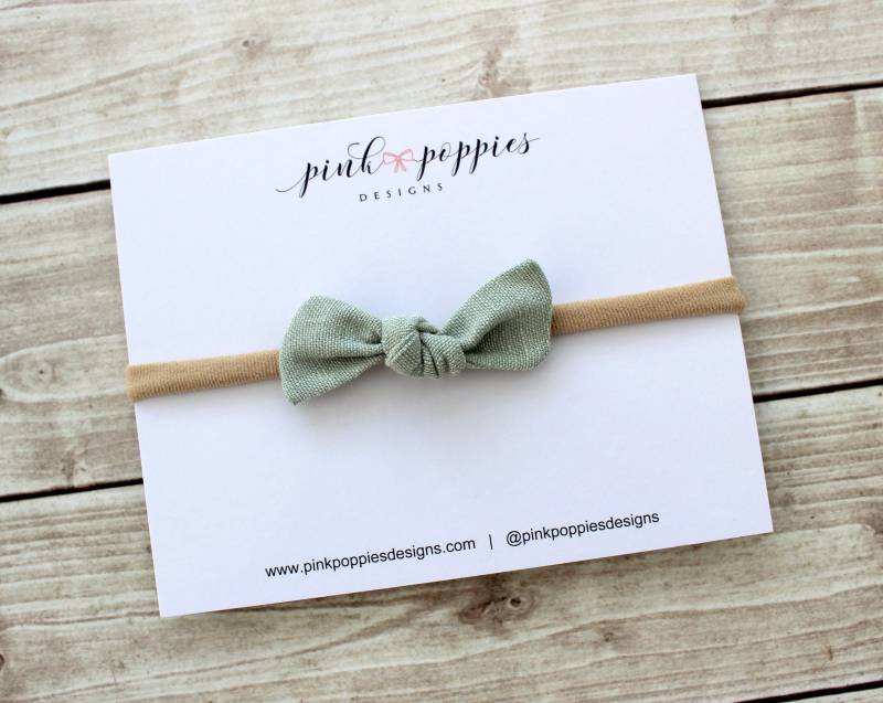 Newborn Knoten Stirnband, Grüne Baby Schleife, Nylon Neugeborenen Säugling Leinen Hellgrün Stirnband von PinkPoppiesDesigns