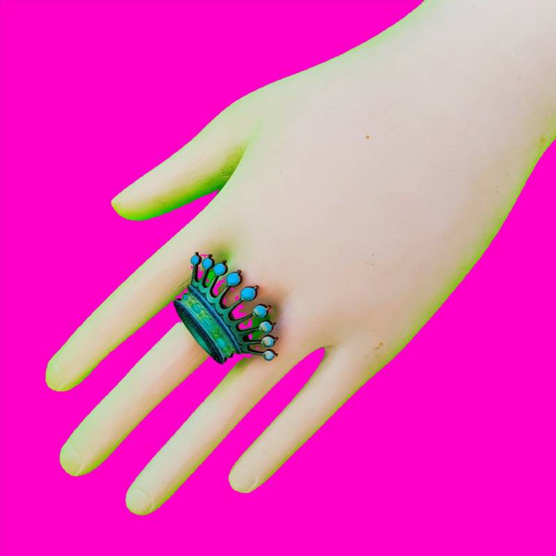 Die Königliche Hochzeit Juwel Töne Vintage Ephemera Bild Charme Krone Smaragd Grün Blau Saphir Verstellbarer Bandring - Mehr Stile von PinkSkullCA