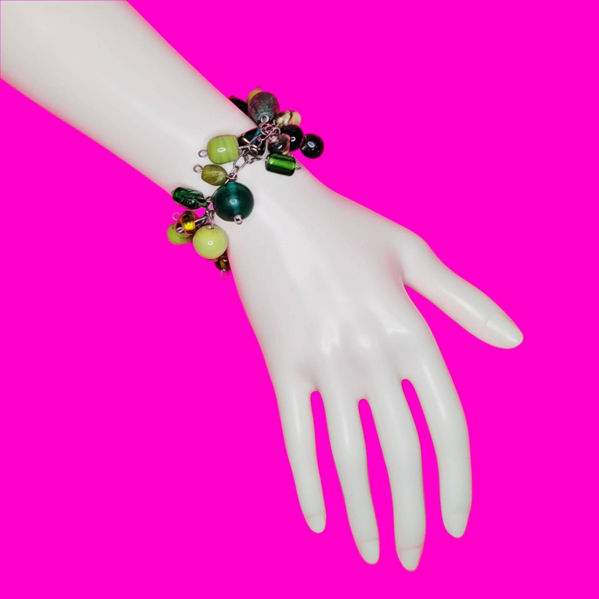 Glas Perlen Charme Oder Tristrand Stil Grün Blau Schwarz Bernstein Hübsche Hygge Jangle Party Sommer Spaß Funkeln Schimmer Armband von PinkSkullCA