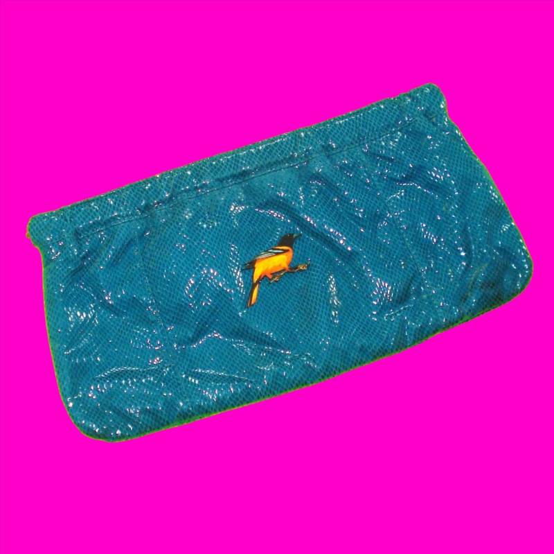 Oriole Grossbeak Bird Türkis Kunstschlangenleder Blau Rockabella Vintage Refurbished Sustainable Fashion Upcycled Handtasche Große Clutch-Geldbörse von PinkSkullCA